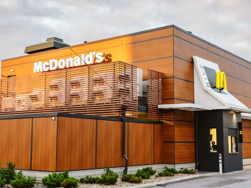 McDonald’sin musta DT-liukuluukku, sähkötoiminen ulkoluukku