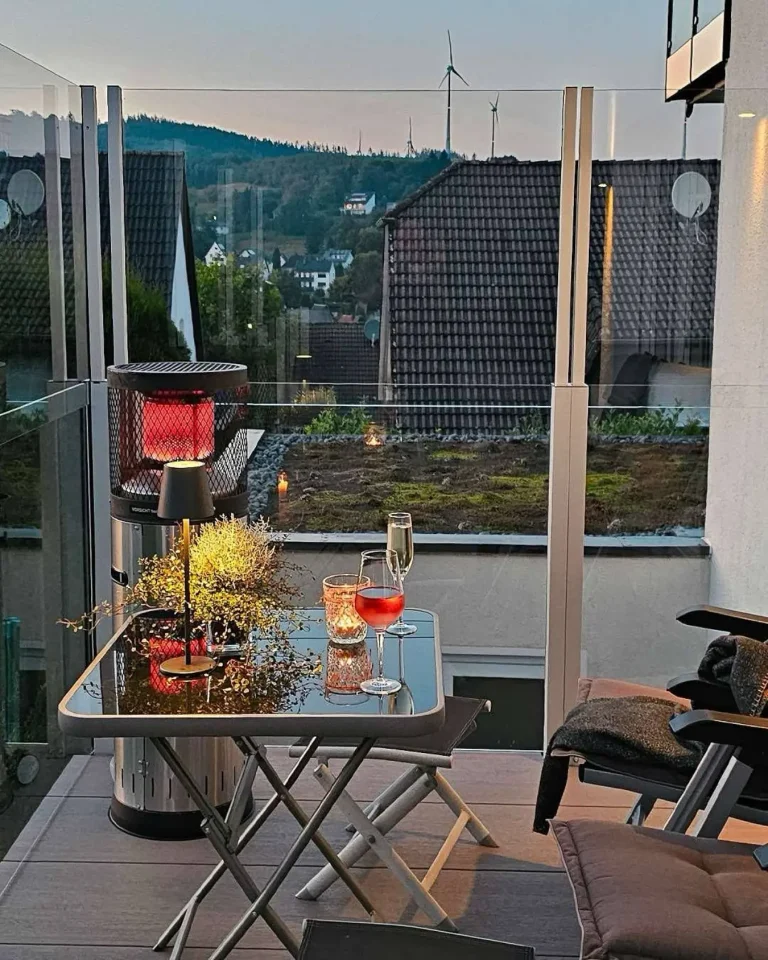 Retractable glass railing – ClickitUp® with Scandinavian outdoor living