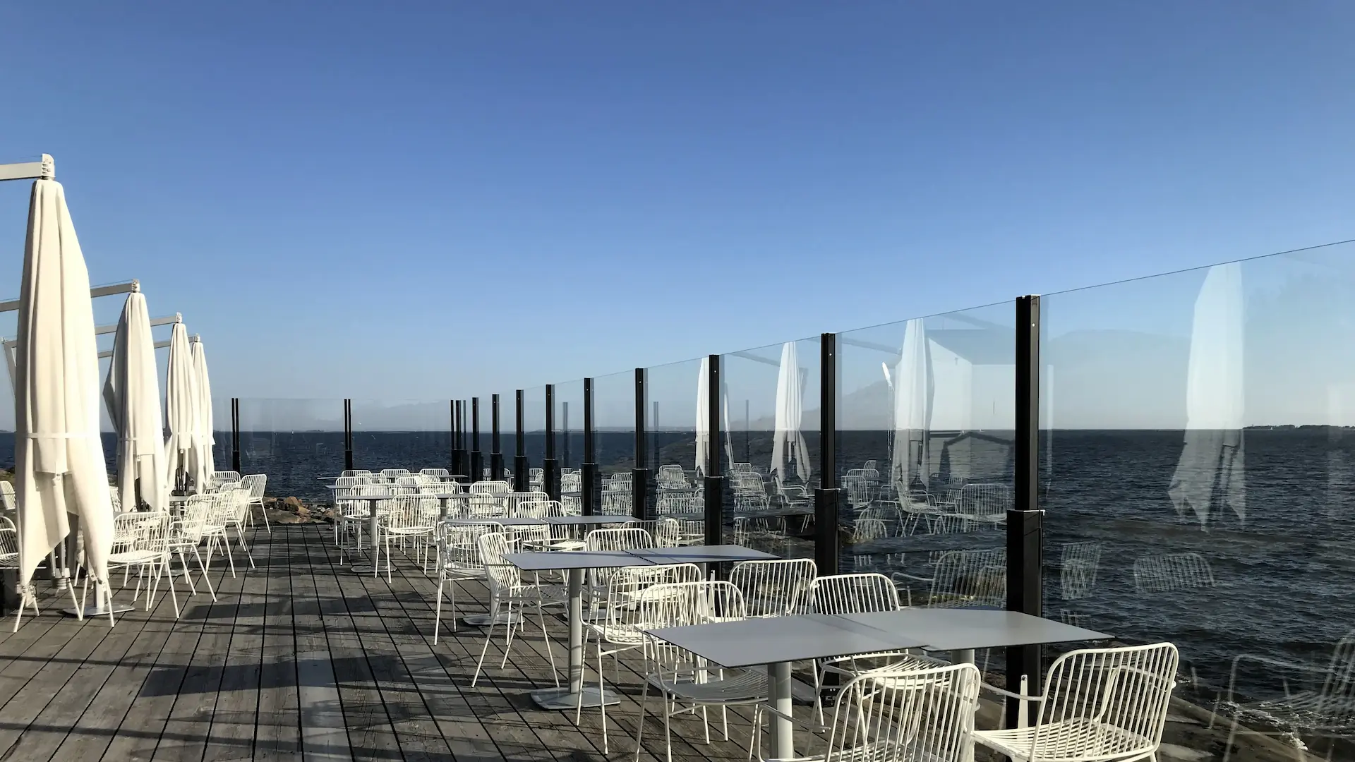ClickitUp®-kaiteet suojaamassa merituulelta Ravintola HSS Paviljongin terassilla